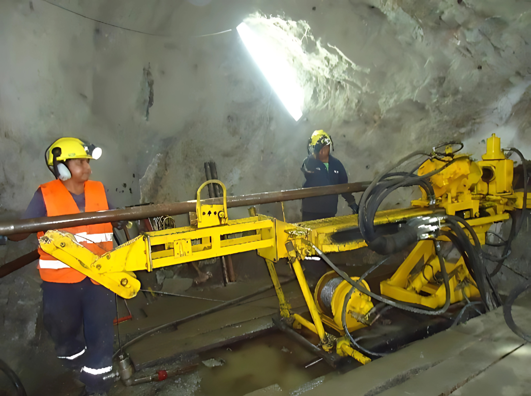 perforación diamantina interior mina